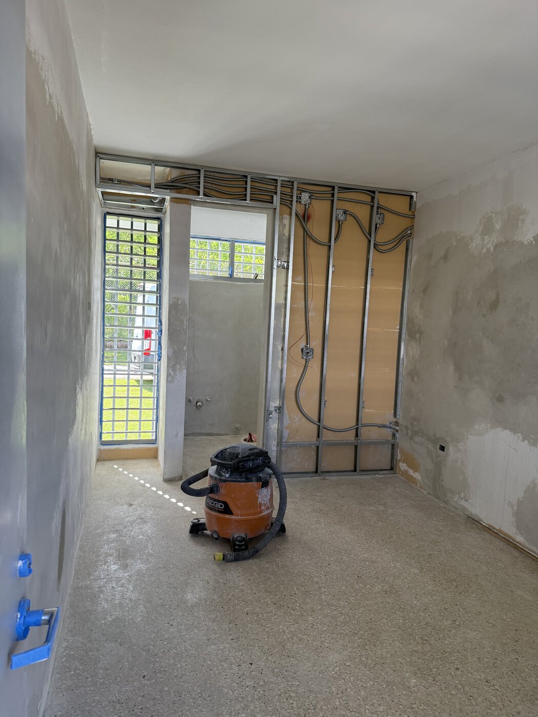 Interior de propiedad en proceso de rehabilitación